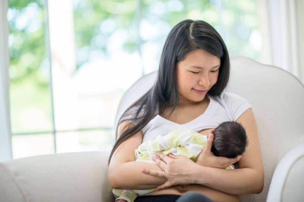 Cách phòng tắc tia sữa sau sinh Cách phòng tắc tia sữa sau sinh