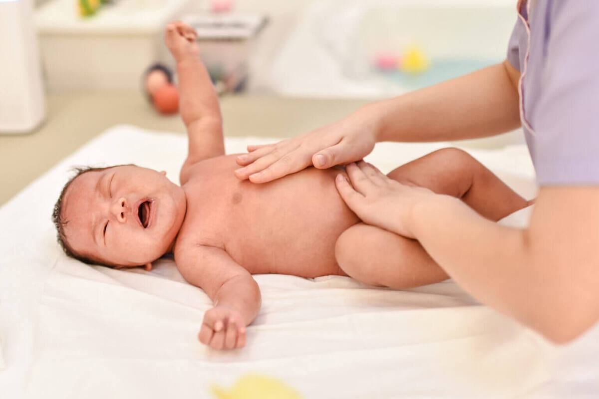 Vệ sinh rốn cho trẻ sơ sinh và những điều mẹ nhất định phải lưu ý 37 làm sạch rốn