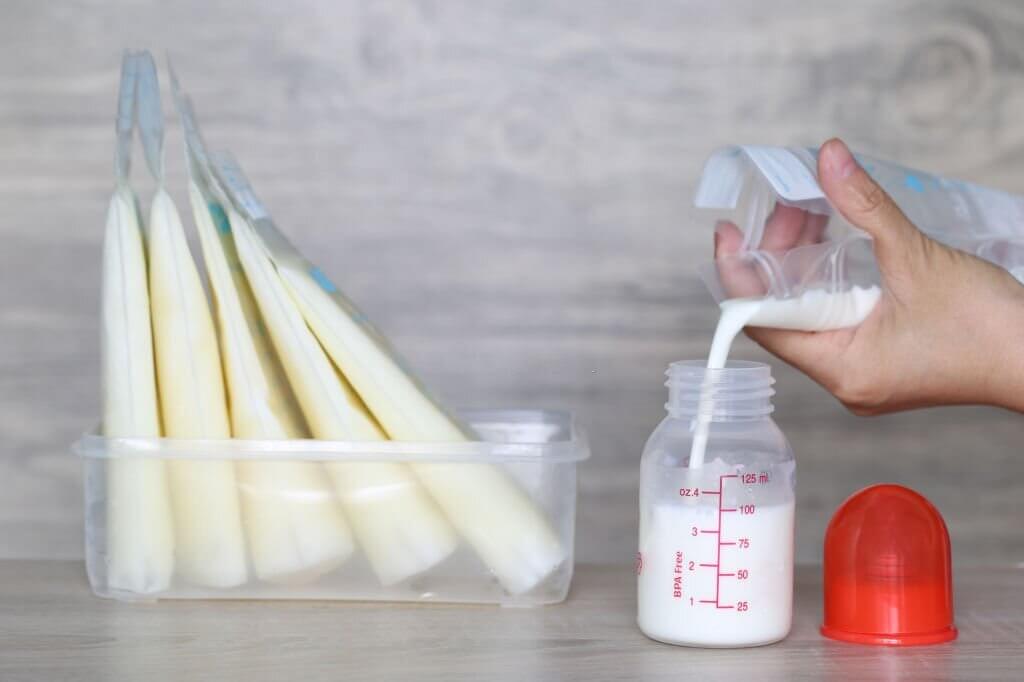 có nên xin sữa mẹ cho con uống