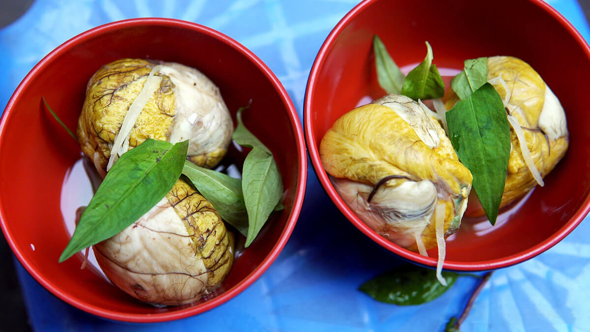 Phụ nữ sau sinh có được ăn trứng vịt lộn Phụ nữ sau sinh có được ăn trứng vịt lộn