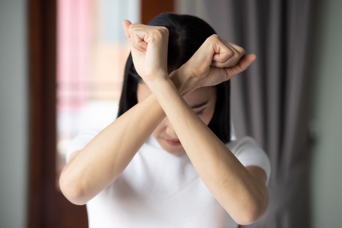 hành vi bạo hành phụ nữ
