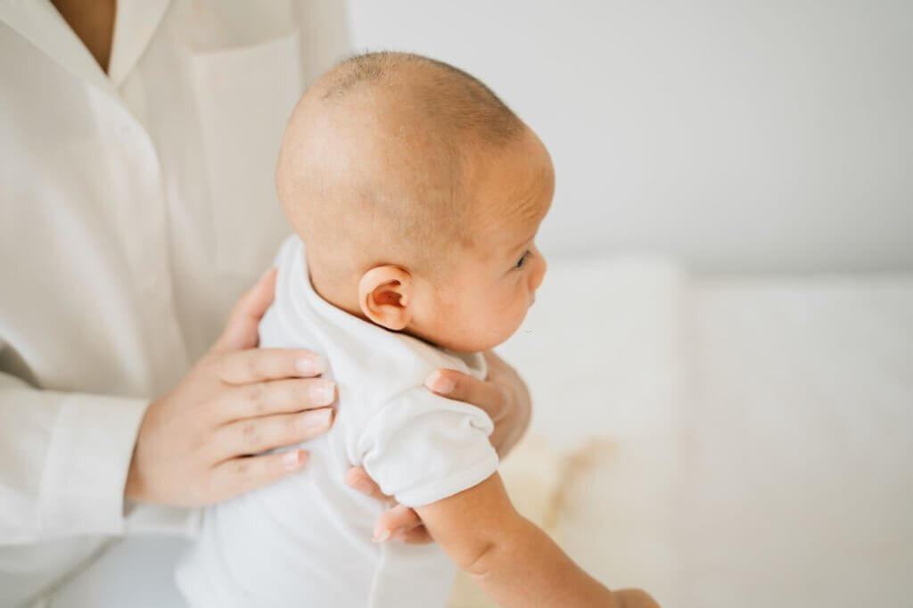 cách vỗ ợ hơi cho bé cách vỗ ợ hơi cho bé