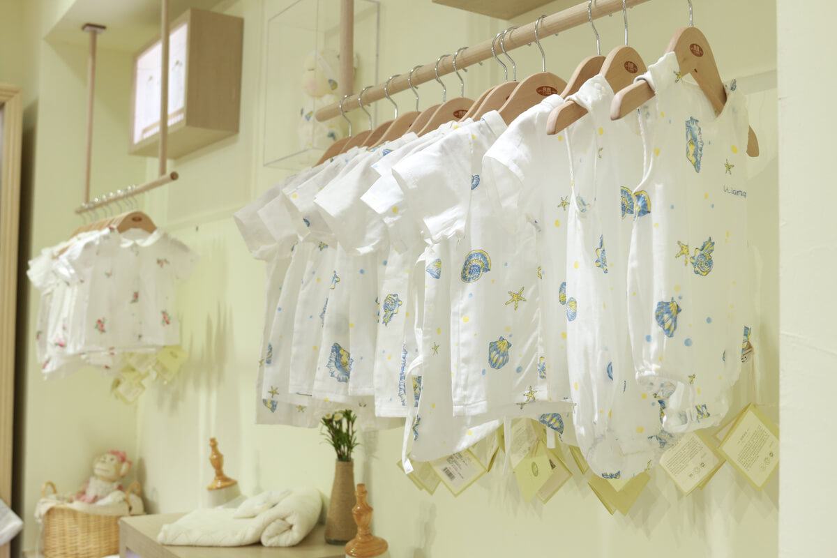 chọn quần áo mùa hè phù hợp cho bé chọn quần áo mùa hè phù hợp cho bé