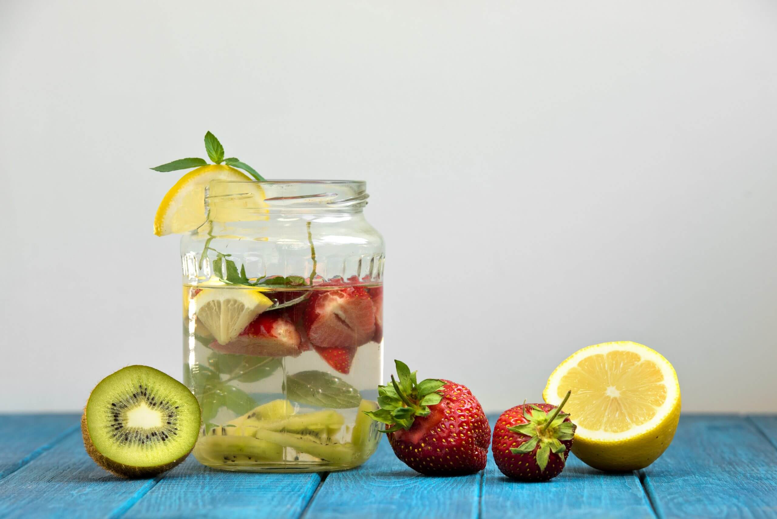 Công thức nước detox từ chanh, dưa leo và lá bạc hà công thức nước detox