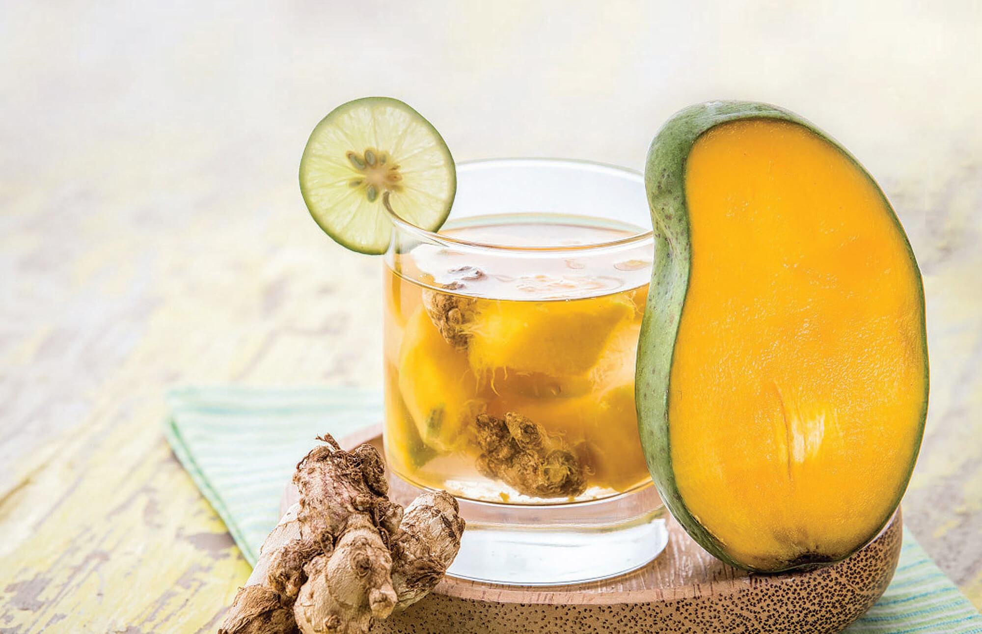 Nước detox với dâu tây, quế và bạc hà Nước detox với dâu tây, quế và bạc hà