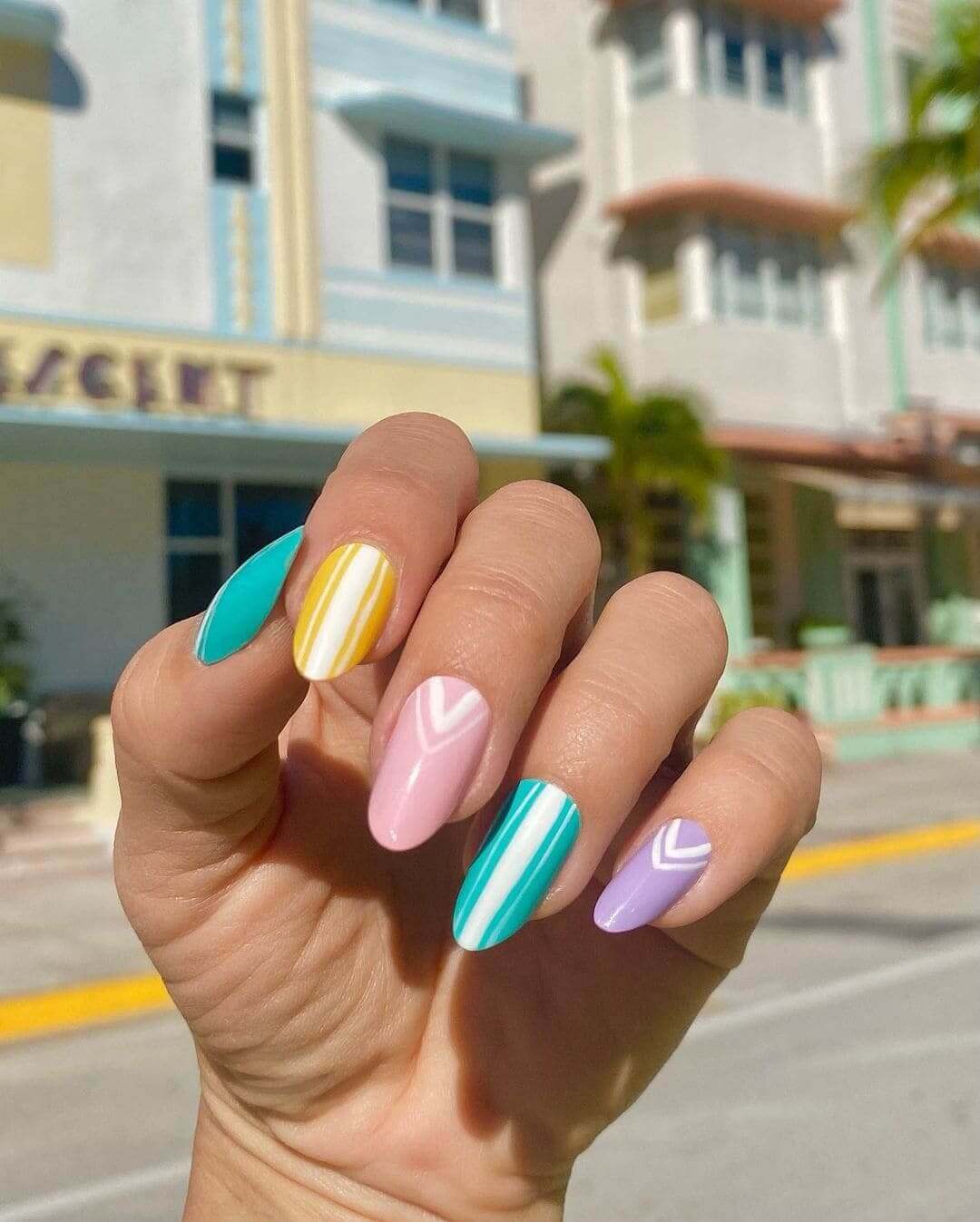 bộ nail họa tiết sọc độc đáo bộ nail họa tiết sọc độc đáo