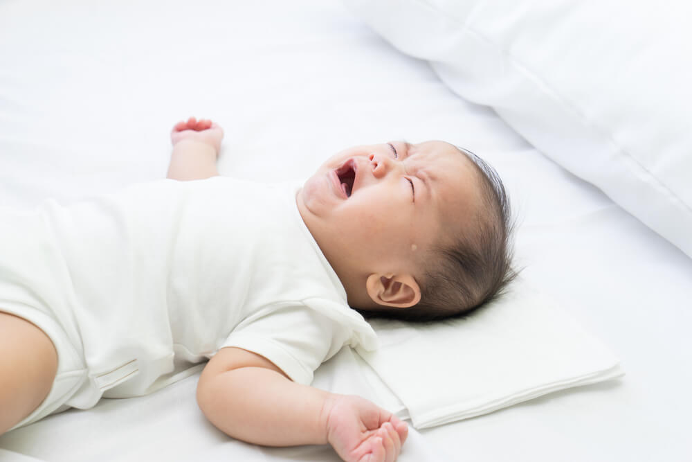 trẻ sơ sinh ngủ ít vào ban ngày