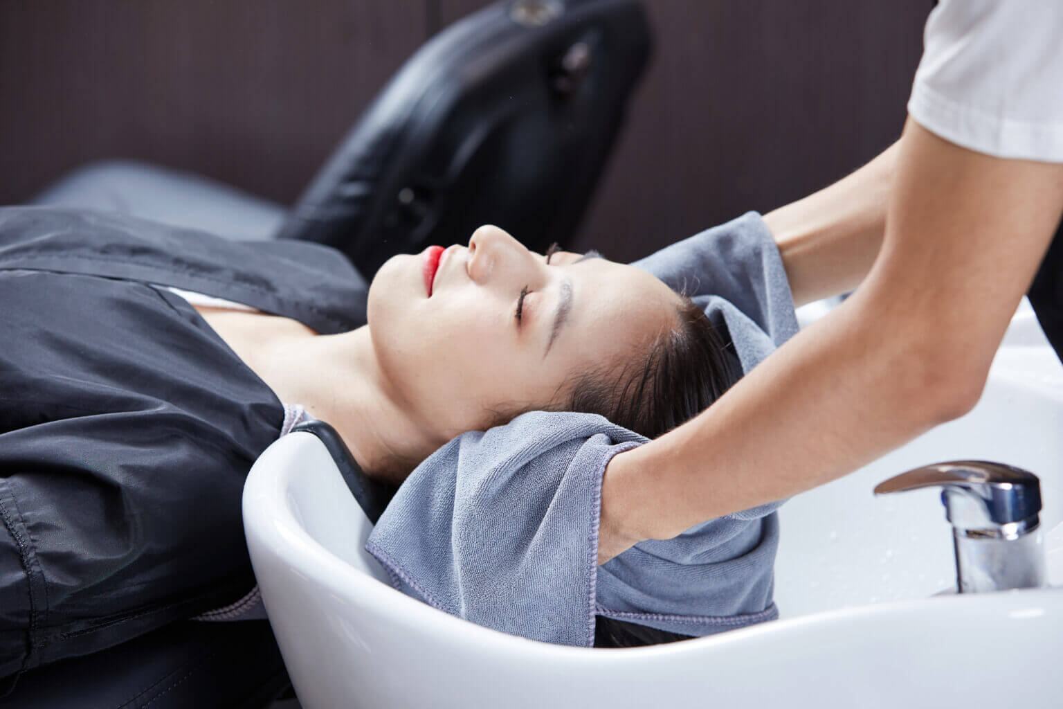 Vì sao dân văn phòng ngày càng chuộng gội đầu dưỡng sinh Vì sao dân văn phòng ngày càng chuộng gội đầu dưỡng sinh