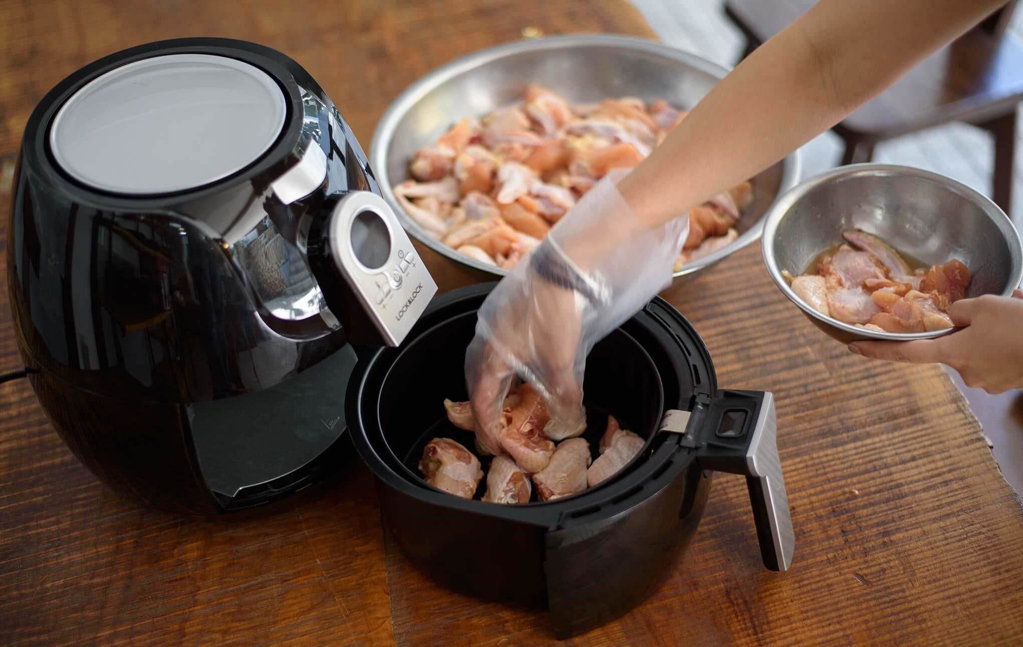 Nấu ăn bằng nồi chiên không dầu Nấu ăn bằng nồi chiên không dầu