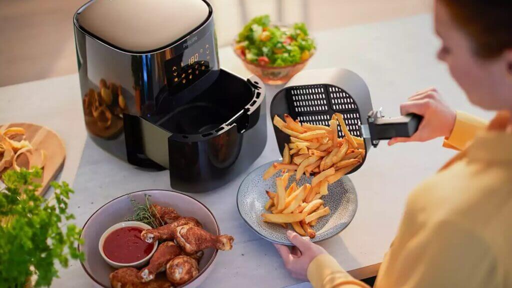 vệ sinh nồi chiên không dầu