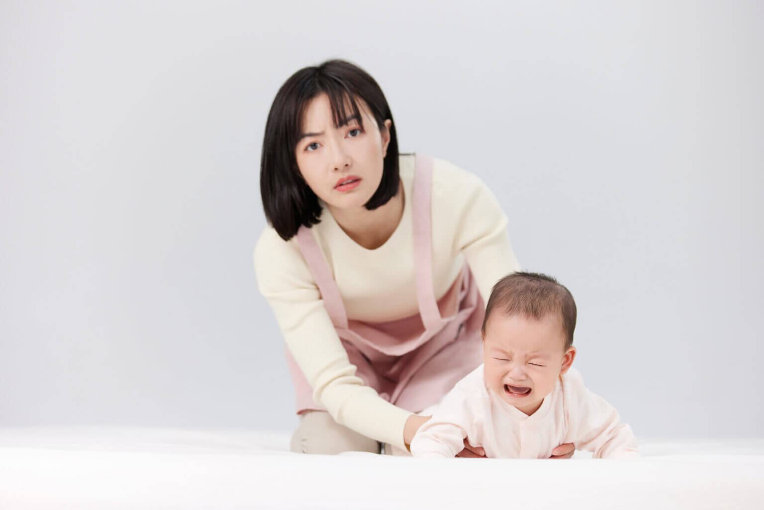 Trẻ hay giật mình có phải do bệnh lý Trẻ hay giật mình có phải do bệnh lý