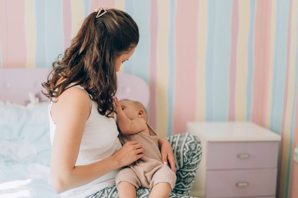 Mẹ bị cảm có nên cho con bú Mẹ bị cảm có nên cho con bú