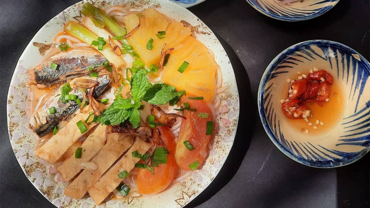 Cách nấu bún cá hộp chả cá Cách nấu bún cá hộp chả cá