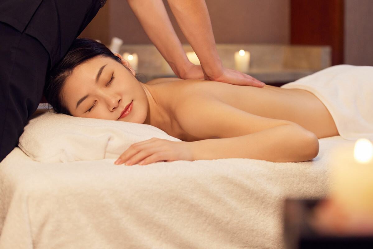 massage bằng tinh dầu massage bằng tinh dầu
