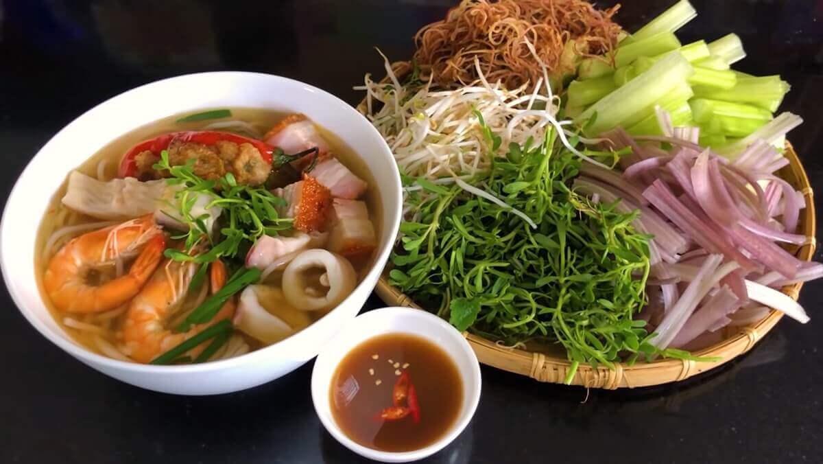 sau sinh có ăn bún mắm được không