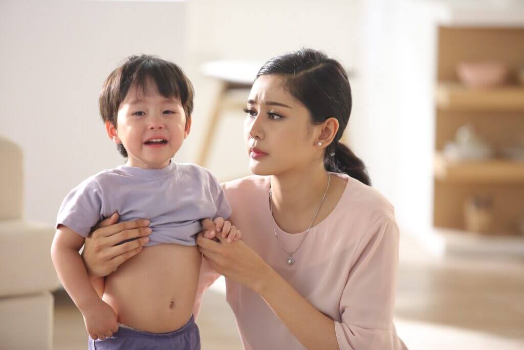 trẻ em đi ngoài ra máu và chất nhầy
