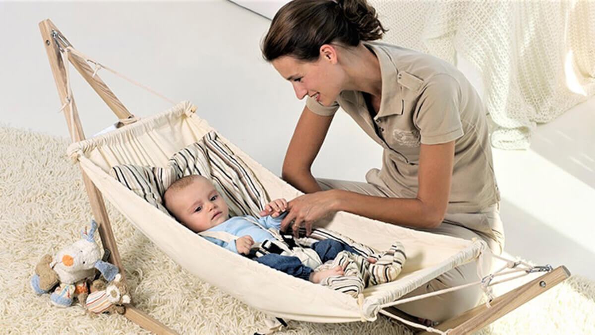 Trẻ sơ sinh nằm võng Trẻ sơ sinh nằm võng