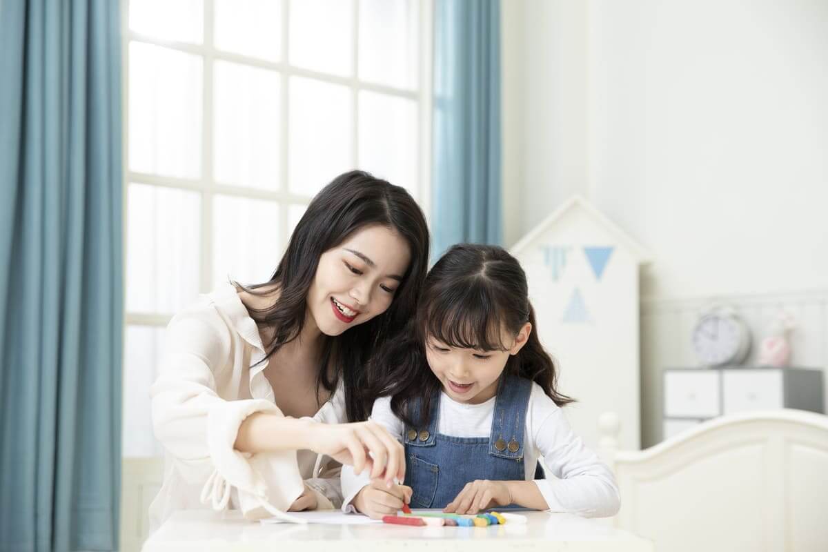 Bí quyết để bố mẹ trò chuyện với con dễ dàng Bí quyết để bố mẹ trò chuyện với con dễ dàng