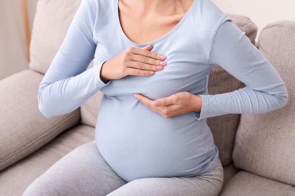 bầu mấy tháng có sữa non