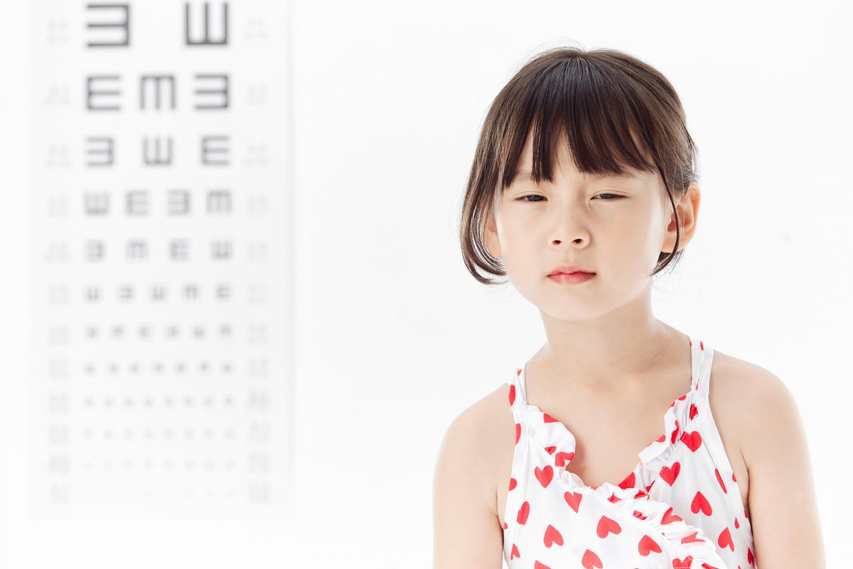 Bé bị cận bẩm sinh Bé bị cận bẩm sinh