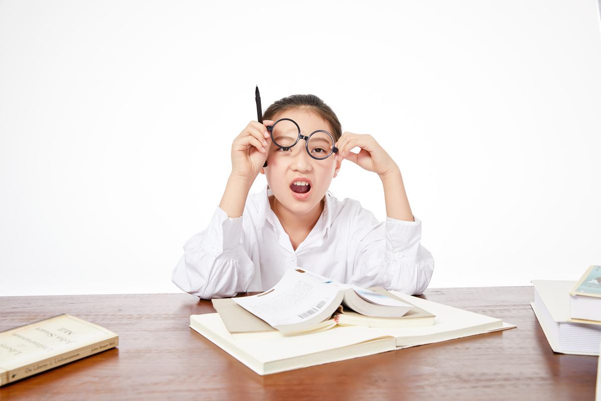 Bé bị cận bẩm sinh có chữa được không Bé bị cận bẩm sinh có chữa được không