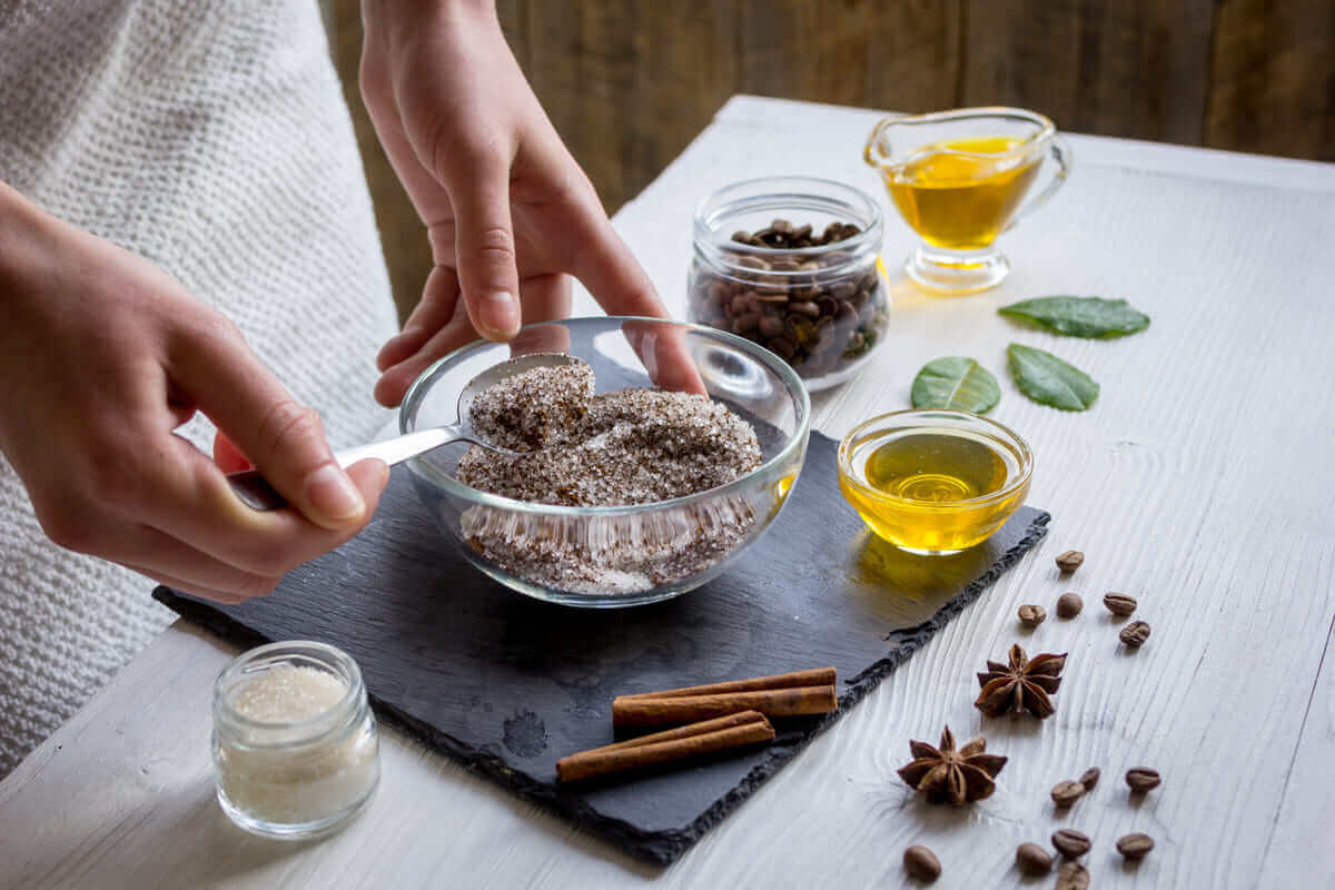 Tẩy tế bào chết body tại nhà bằng mật ong