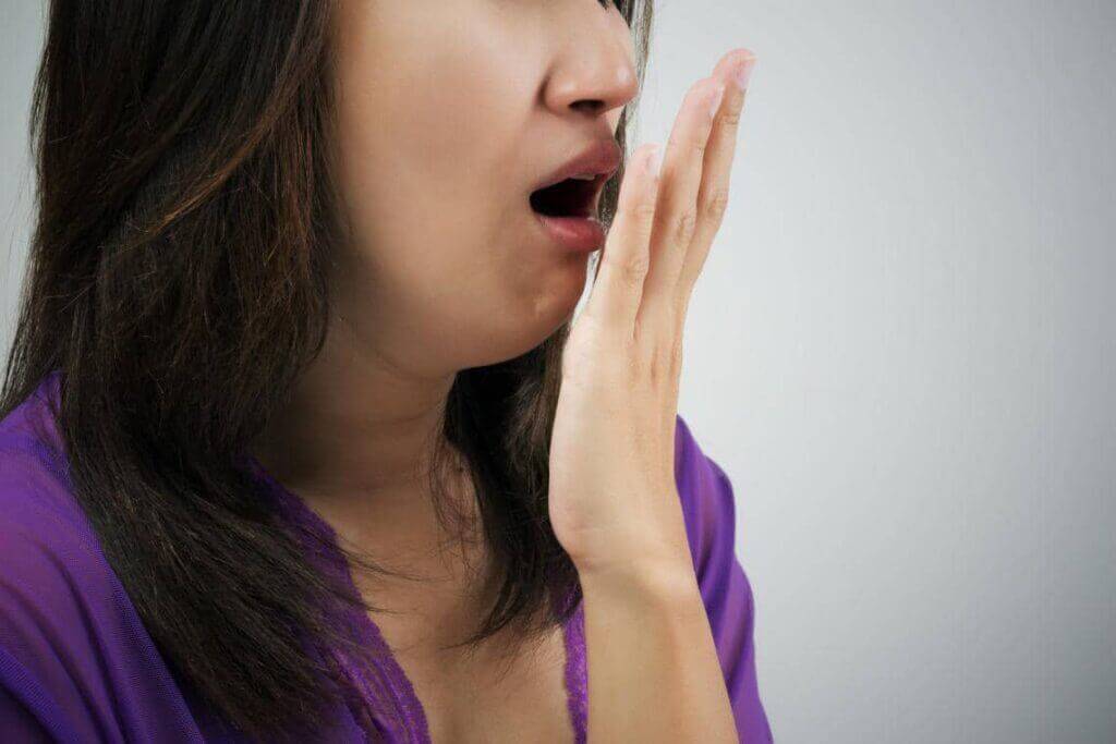 nguyên nhân lưỡi có mùi hôi