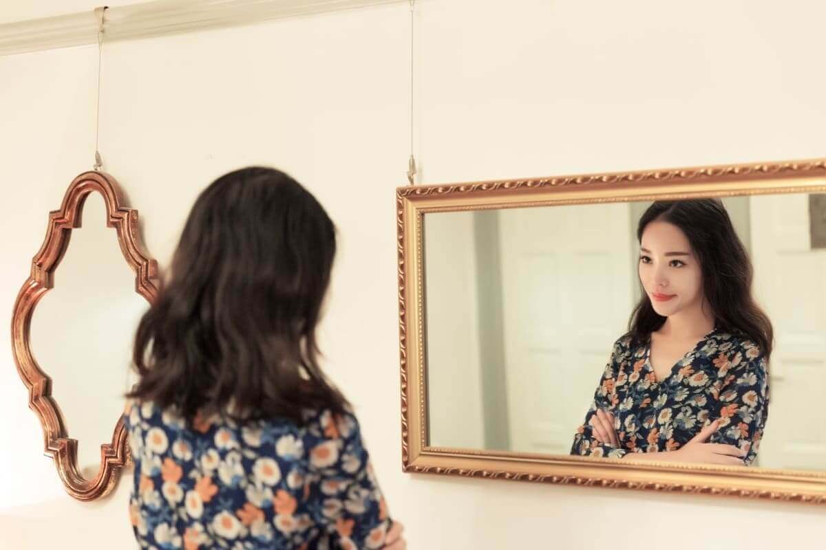 mặc cảm ngoại hình xấu