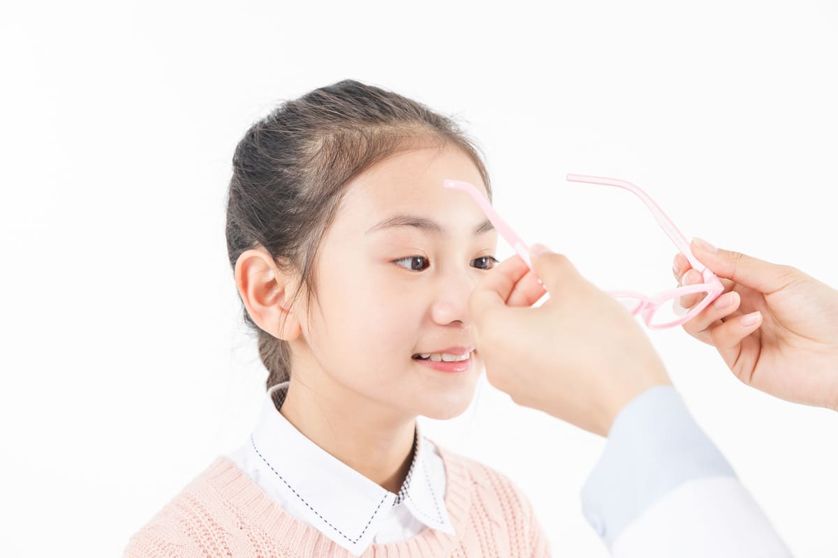 Mới đeo kính cận bị nhức đầu Mới đeo kính cận bị nhức đầu
