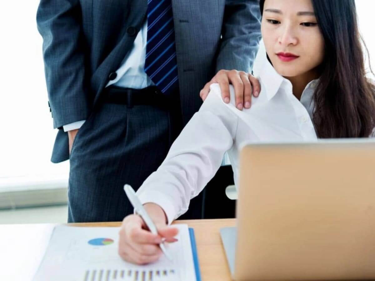 bị quấy rối bởi trai đẹp bị quấy rối bởi trai đẹp