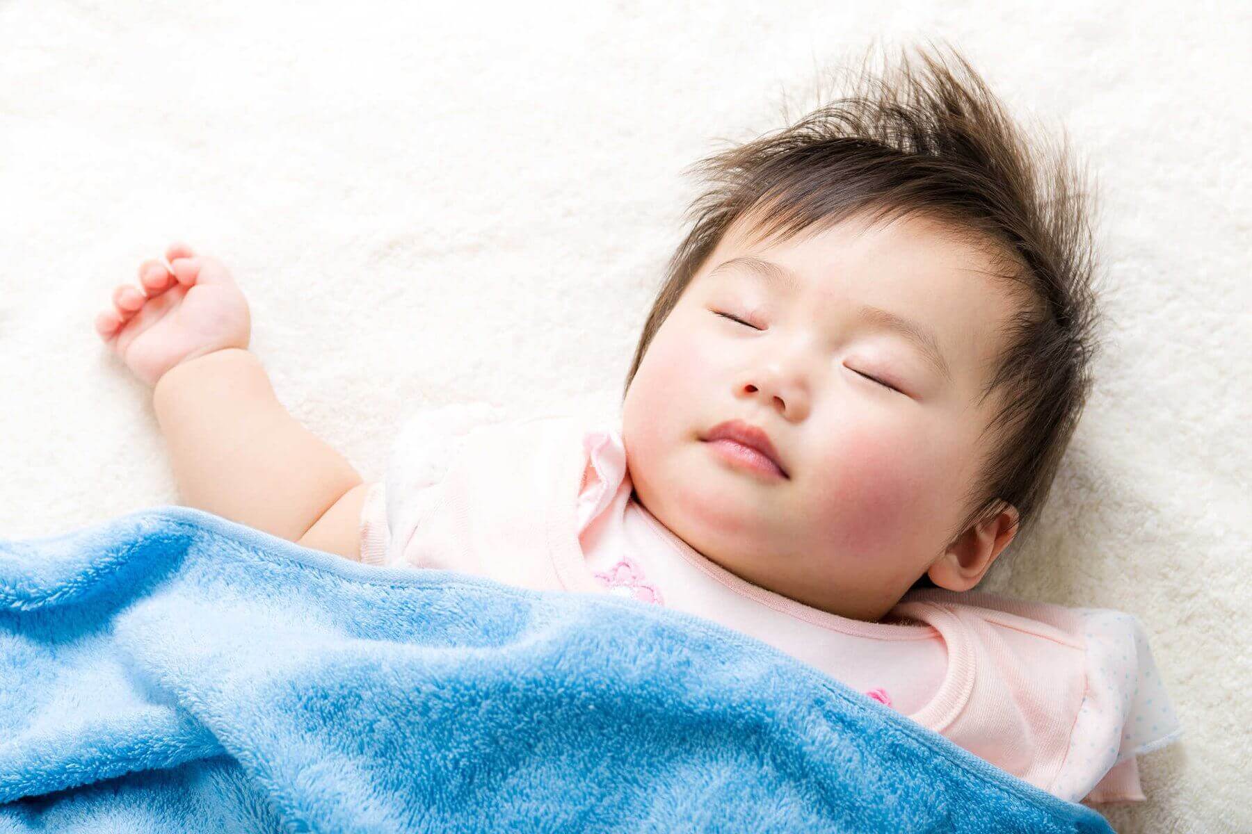 trẻ sơ sinh tay chân lạnh ra mồ hôi trẻ sơ sinh tay chân lạnh ra mồ hôi