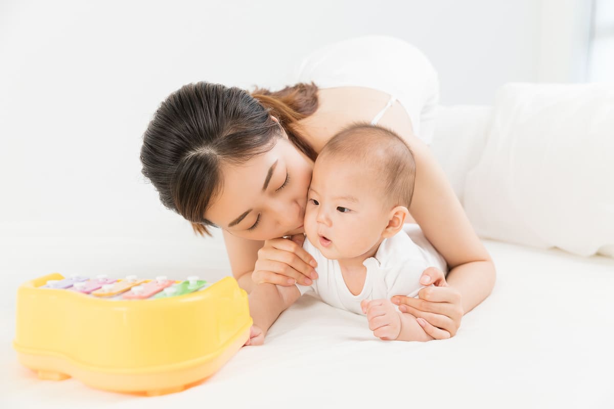 Trẻ mấy tháng biết lật Trẻ mấy tháng biết lật