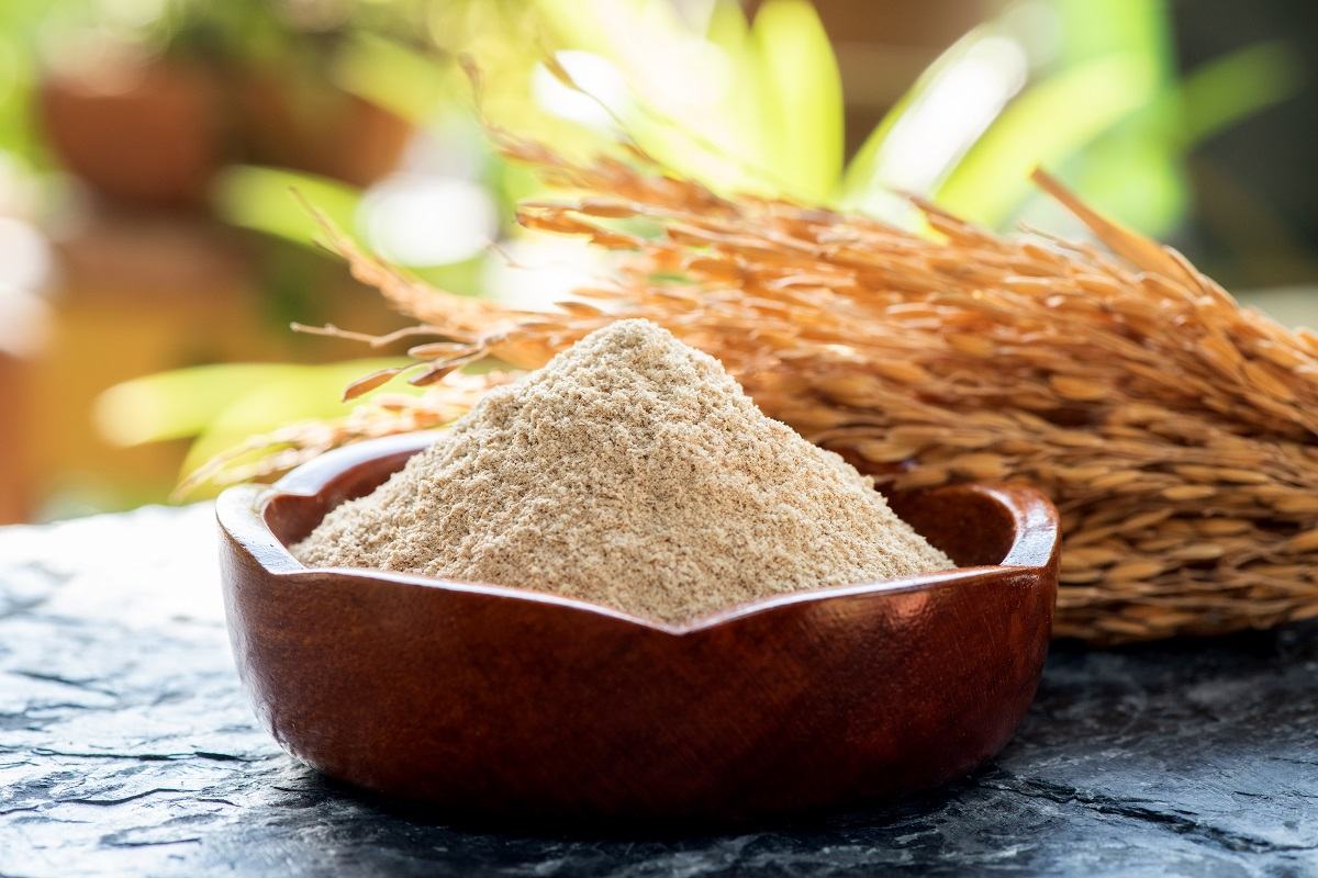 Cách trị sẹo rỗ lâu năm bằng rau diếp cá và cám gạo