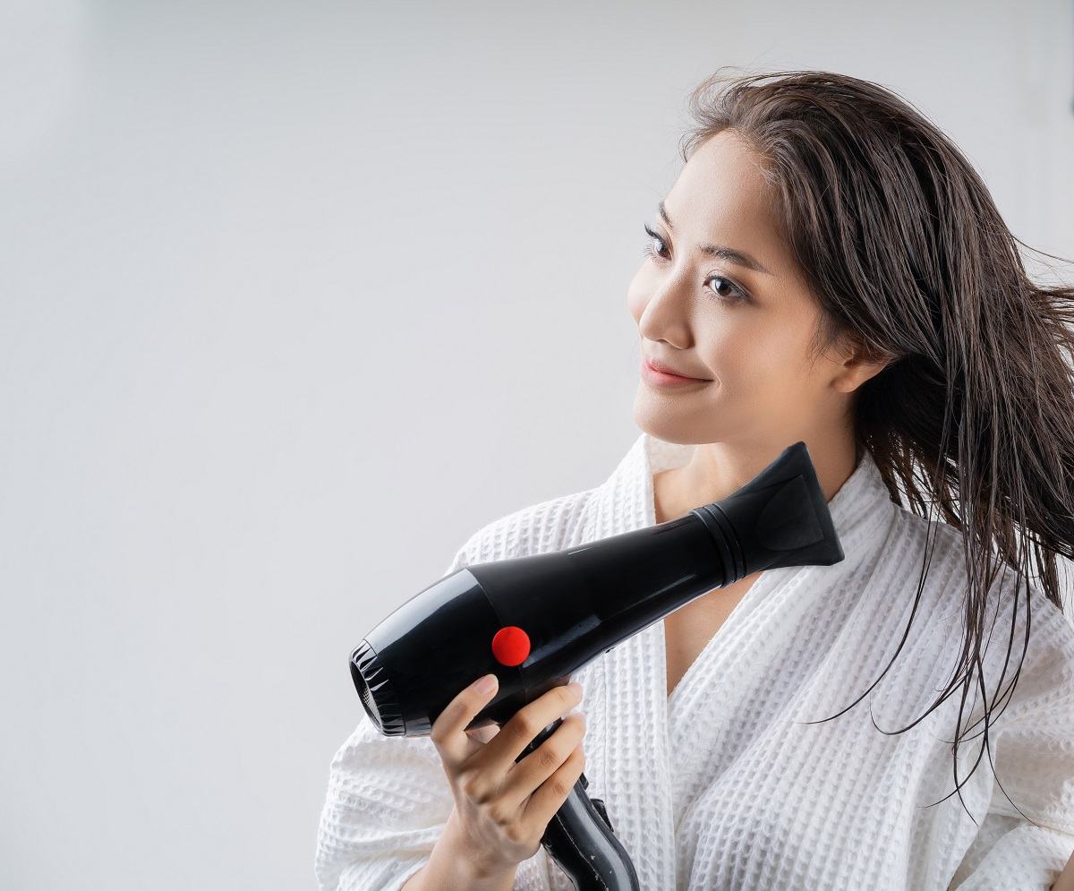 Các thói quen xấu làm tóc nhanh "xuống cấp" Các thói quen xấu làm tóc nhanh "xuống cấp"