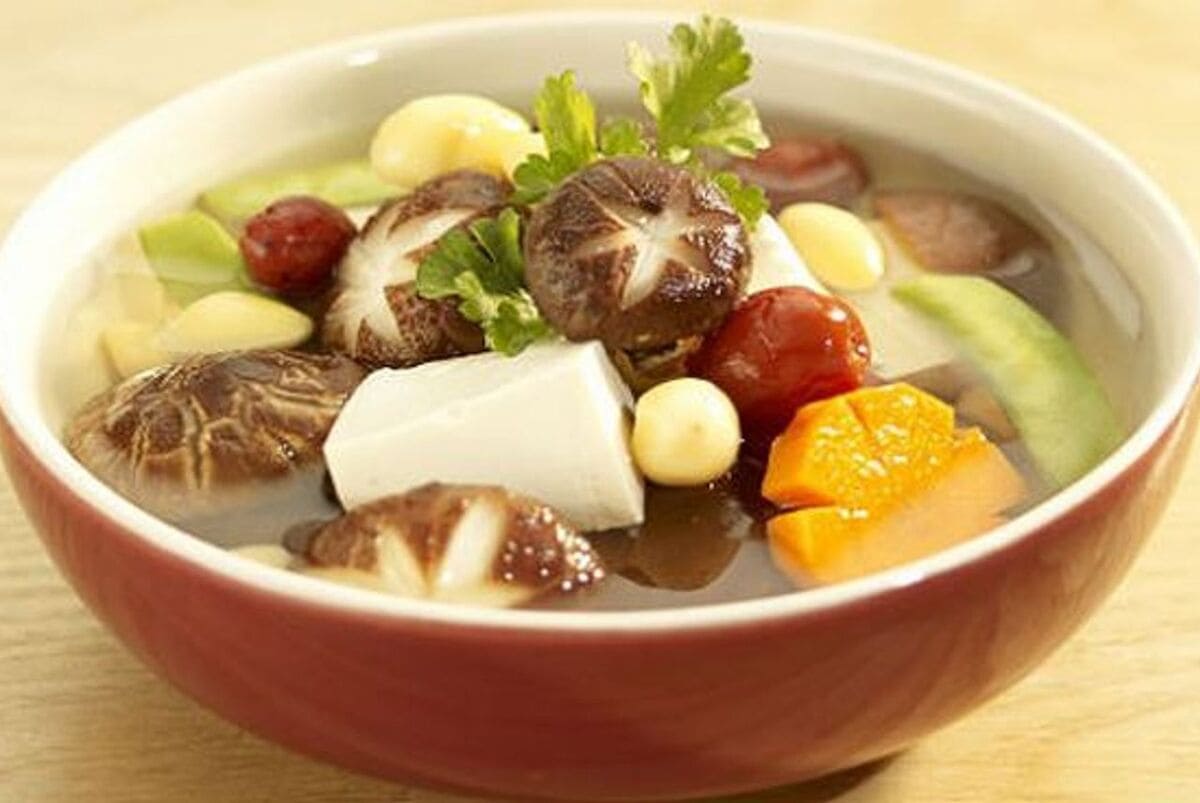 Canh nấm hạt sen món chay ngon ngày vu lan