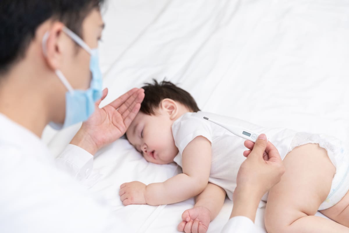 dấu hiệu trẻ bị sốt siêu vi