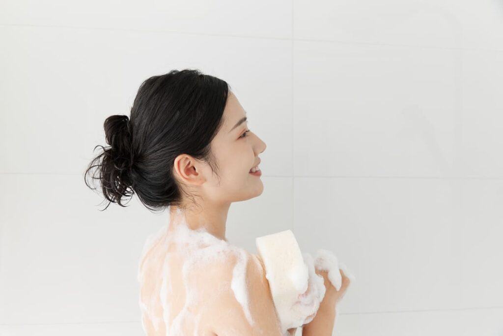 vết mổ sau sinh bao lâu thì tắm được