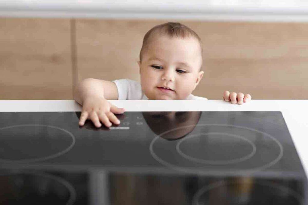 bé bị bỏng phải làm sao