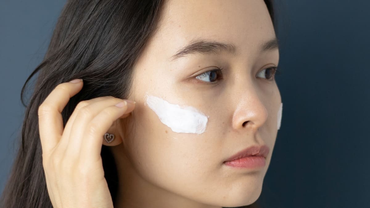 các bước bôi kem dưỡng da ban đêm các bước bôi kem dưỡng da ban đêm