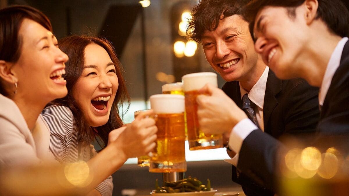 chồng thích tụ tập bạn bè chồng thích tụ tập
