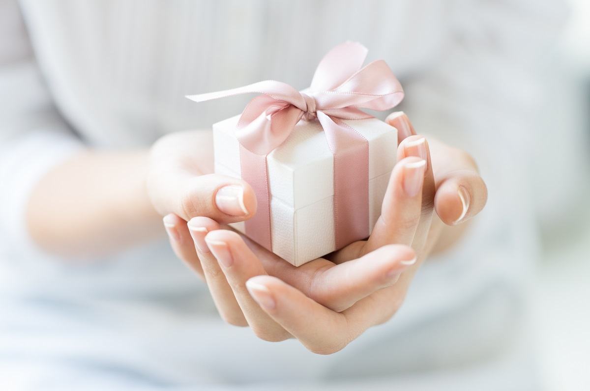 tặng quà dạy con cách tiêu tiền