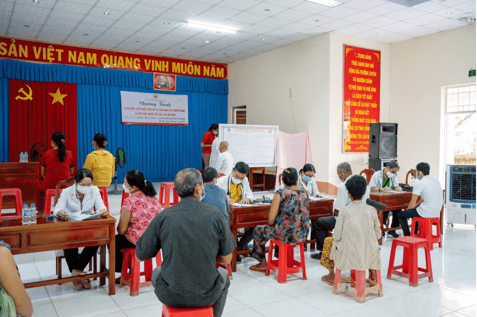 Công ty CP Dược phẩm Phong Phú khám bệnh và tặng quà cho người dân Trà Vinh 19 Công ty CP Dược phẩm Phong Phú khám bệnh và tặng quà cho người dân Trà Vinh 9
