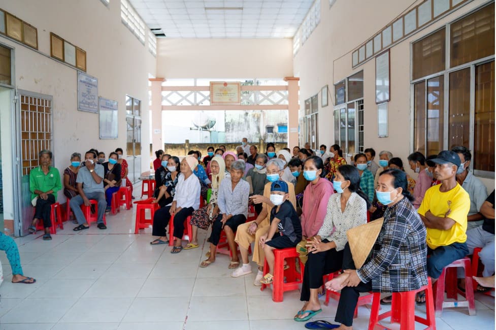 Công ty CP Dược phẩm Phong Phú khám bệnh và tặng quà cho người dân Trà Vinh 21 Công ty CP Dược phẩm Phong Phú khám bệnh và tặng quà cho người dân Trà Vinh 11