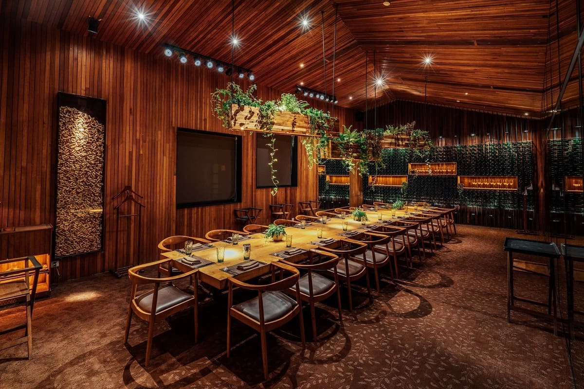 Top 11 nhà hàng lãng mạn, riêng tư cho cặp đôi tại TP.HCM 42 nhà hàng sang trọng The LOG restaurant