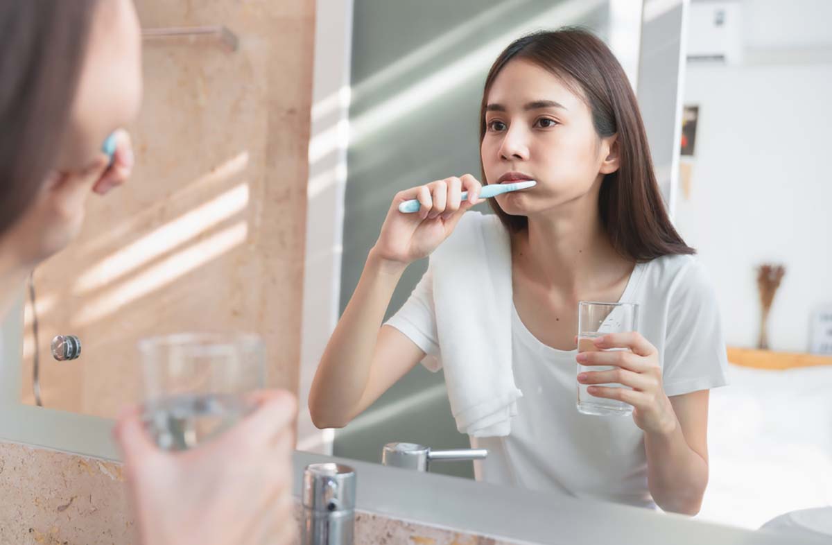 chải răng Cách vệ sinh răng miệng sau khi phun môi đúng chuẩn
