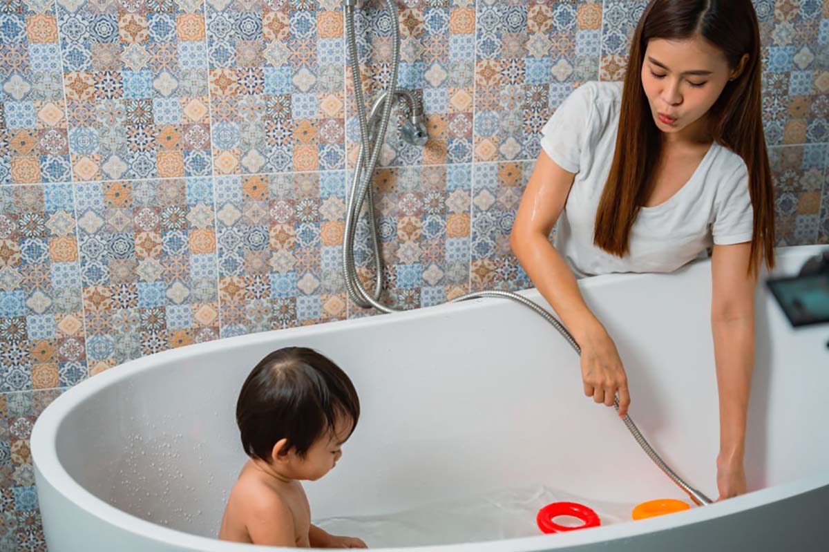 Nhiệt độ nước tắm cho trẻ sơ sinh bao nhiêu là vừa? 37 Nhiệt độ nước tắm cho trẻ sơ sinh bao nhiêu là chuẩn?
