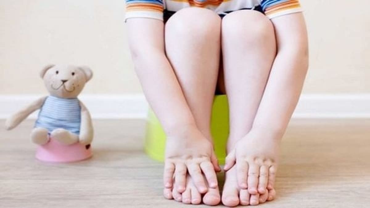 mẹ tập cho bé ngồi bô mẹ tập cho bé ngồi bô