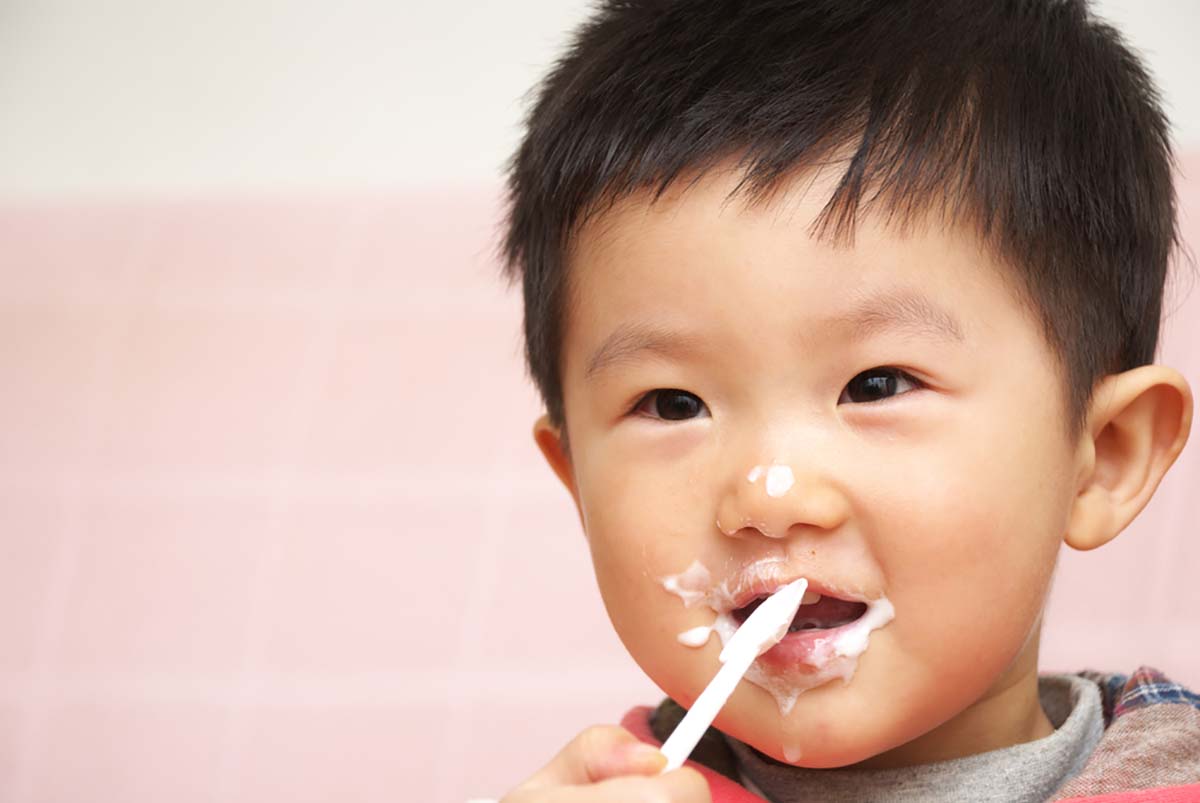 Trẻ mấy tháng ăn được váng sữa và những điều cần biết