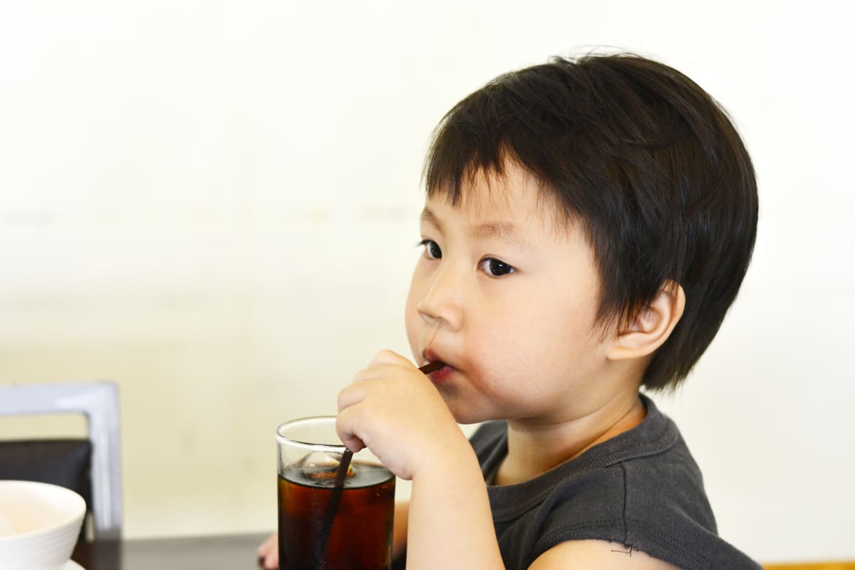 Trẻ Nghiện Uống Nước Ngọt, Bố Mẹ Cần Làm Gì? 36 trẻ uống nhiều nước ngọt