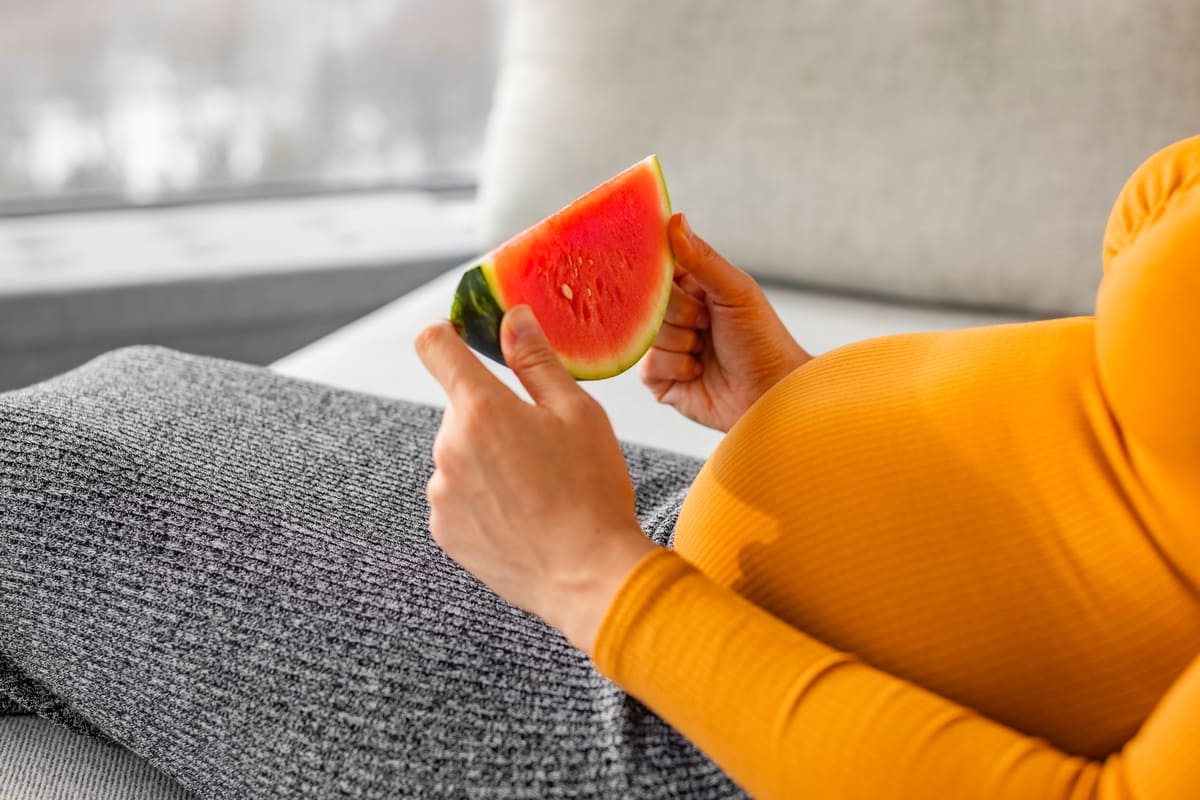 Góc Q&A: Bà bầu ăn dưa hấu được không? 36 lợi ích khi ăn dưa hấu